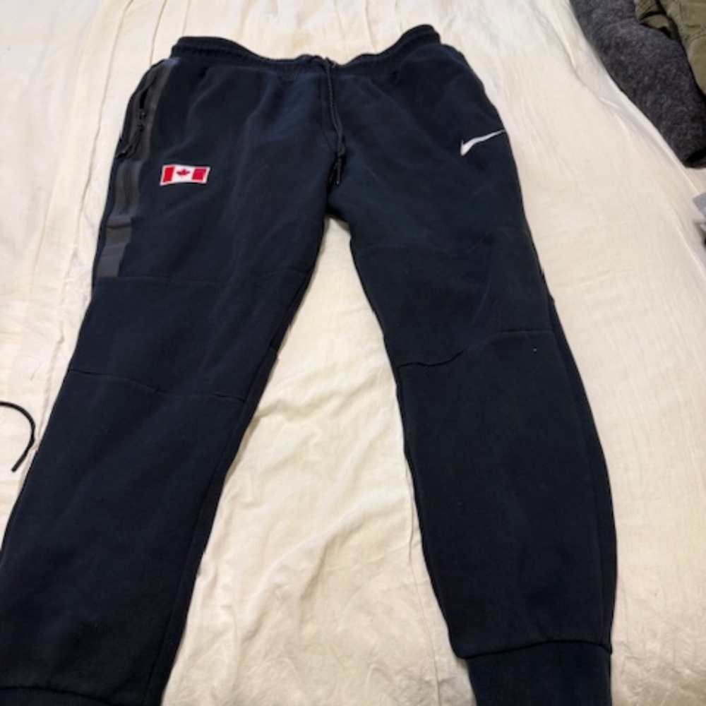 Nike Canadian Sweats XL- kardashian